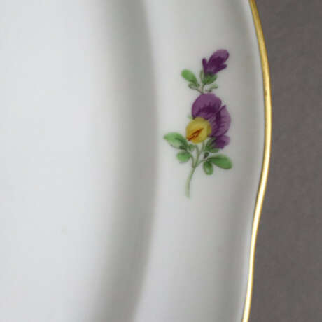 Ovalplatte mit Blumenmalerei - Meissen, 20.Jh., Po… - Foto 5