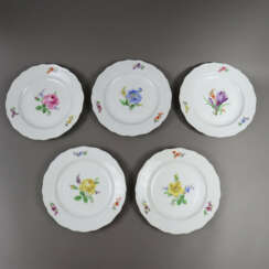 Fünf Speiseteller mit Blumenmalerei - Meissen, Kna…