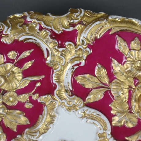 Prunkteller mit reichem Reliefdekor - Meissen, 19.… - фото 2