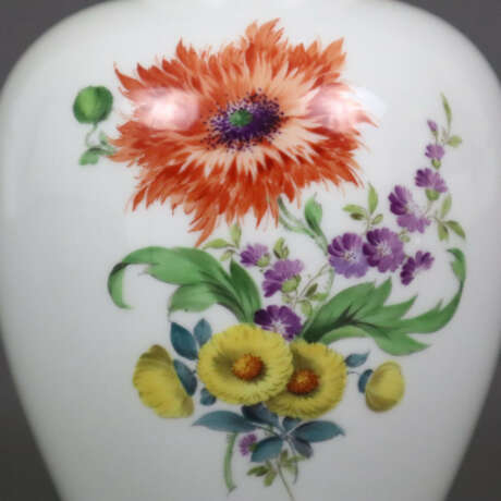 Deckelvase - Meissen, 20.Jh., Porzellan, polychrom… - photo 4