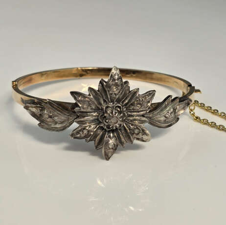 Belle Époque-Goldarmspange mit floraler Silberappl… - фото 1