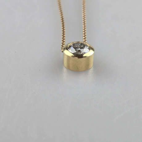 Großer Brillant-Solitäranhänger mit Kette - Gelbgo… - фото 4