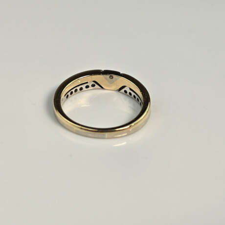 Schmaler 18K-Bandring mit Diamanten - Gelbgold 750… - photo 4