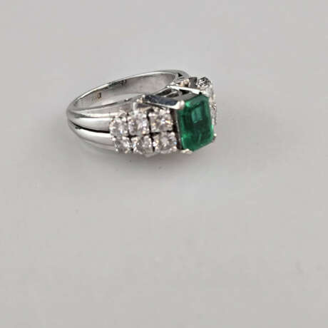 Smaragdring mit Diamanten - Weißgold 750/000, zent… - Foto 3