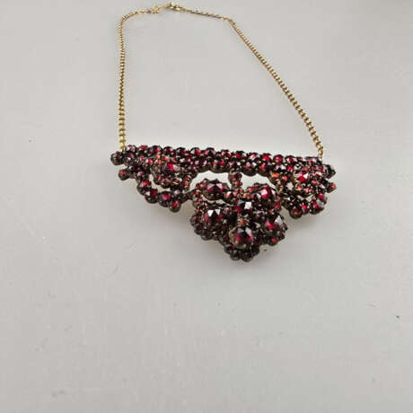 Granatcollier - Ketten Gelbgold 375/000 (9K), mitt… - photo 4