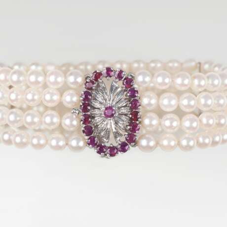 Perlen-Armband mit Rubin-Schließe - фото 1