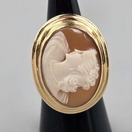 Goldring mit Kamee - Gelbgold 750/000 (18 K), oval… - photo 1