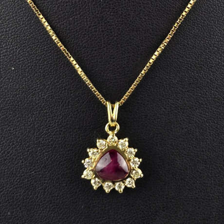 Rubinanhänger mit Diamanten an Kette - Gelbgold 75… - фото 1