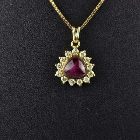 Rubinanhänger mit Diamanten an Kette - Gelbgold 75… - фото 2