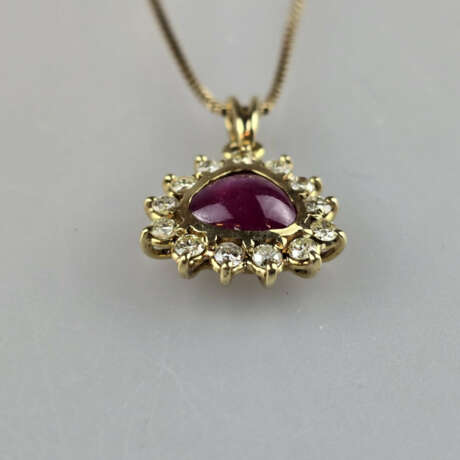 Rubinanhänger mit Diamanten an Kette - Gelbgold 75… - фото 4