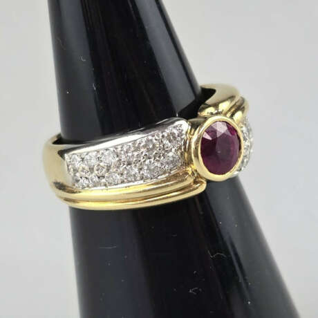 18K-Rubinring mit Diamanten- Gelbgold 750/000 (18K… - photo 2