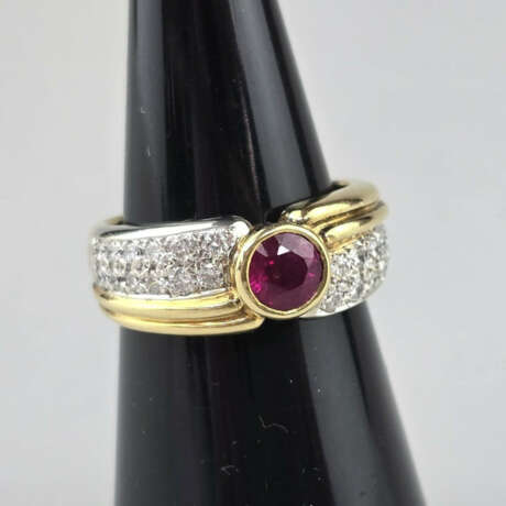 18K-Rubinring mit Diamanten- Gelbgold 750/000 (18K… - photo 3
