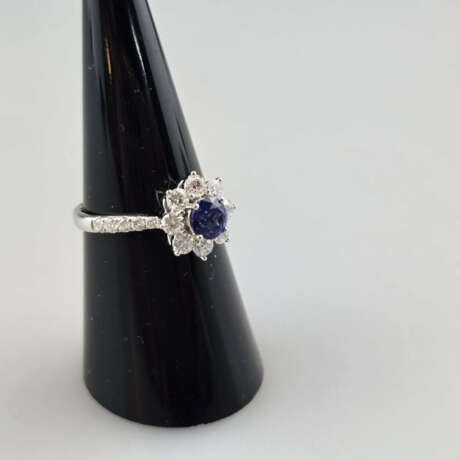 Floraler Saphirring mit Diamanten- Weißgold 750/00… - photo 2