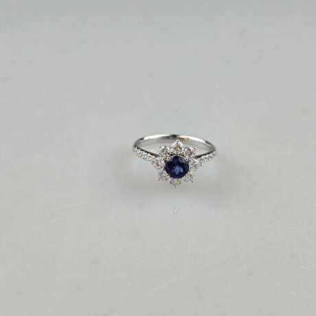 Floraler Saphirring mit Diamanten- Weißgold 750/00… - photo 4