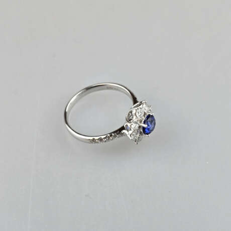 Floraler Saphirring mit Diamanten- Weißgold 750/00… - photo 6