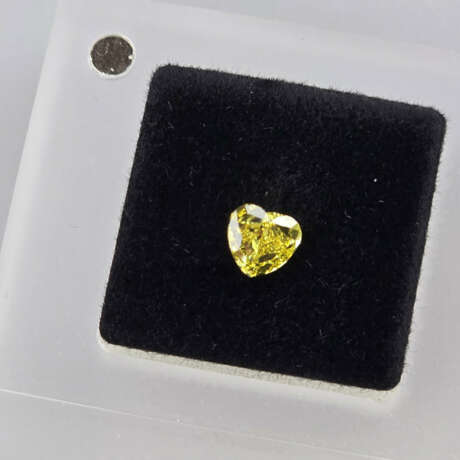 Loser gelber Herz-Diamant von 1,02 ct. mit Lasersi… - photo 6