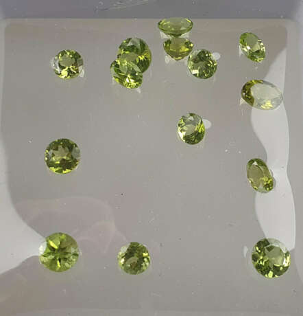 Konvolut lose Peridots von insgesamt 9,96 ct. - 13… - фото 1