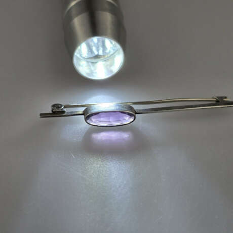 Vintage-Silberbrosche mit Amethyst - Silber, am Na… - фото 2