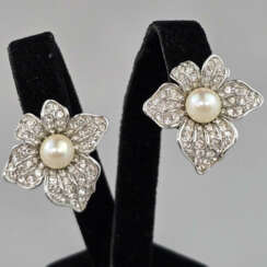 Ein Paar florale Vintage-Ohrclips - Attwood & Sawy…