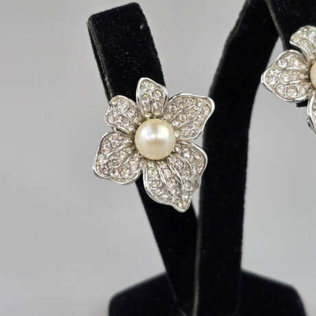 Ein Paar florale Vintage-Ohrclips - Attwood & Sawy… - photo 2
