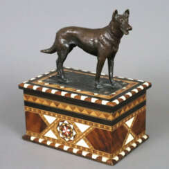 Holzschatulle mit Schäferhund Figur - um 1900, rec…