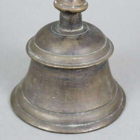 Antike Tischglocke - Bronze, dunkel patiniert, Gri… - фото 5