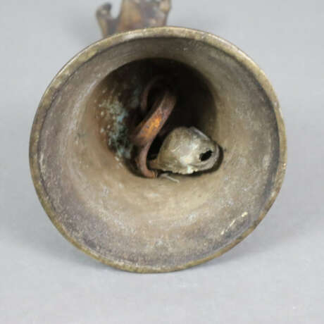 Antike Tischglocke - Bronze, dunkel patiniert, Gri… - фото 7