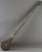 Instruments de musique. Afghanische Langhalslaute - sog. Tanbur (Tambur), …