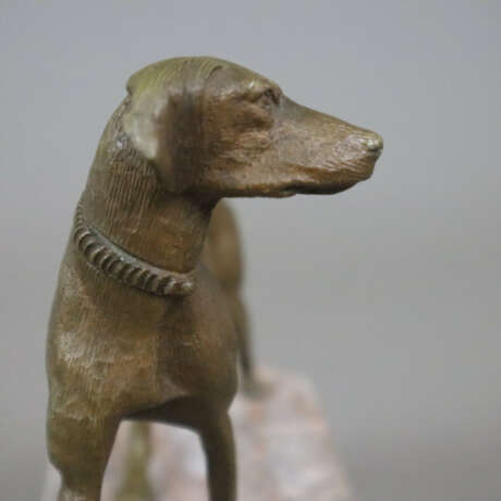 Tierskulptur "Jagdhund" - Bronze, braun patiniert,… - фото 4