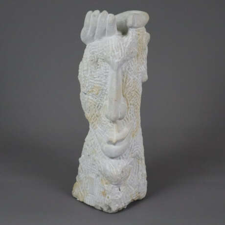 Surreale Kopfskulptur I.- Sandstein, schwer lesbar… - фото 1