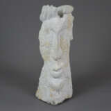 Surreale Kopfskulptur I.- Sandstein, schwer lesbar… - фото 1