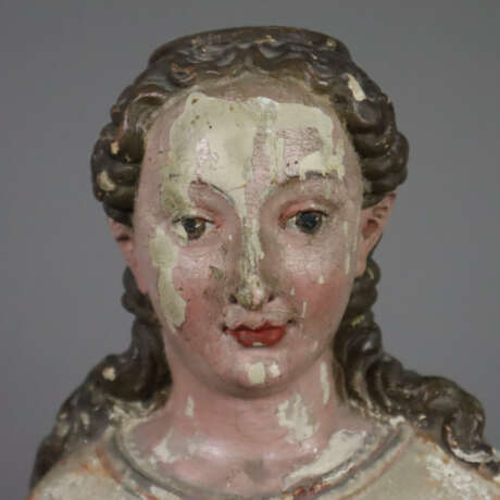 Ganzfigur einer Heiligen -ausgehendes 18.Jh.- voll… - фото 7