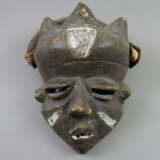 Gesichtsmaske aus Holz mit Raffiafrisur - West-Pen… - Foto 1