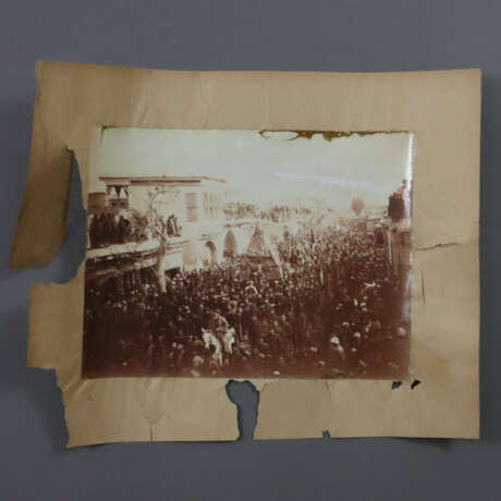 Alte Fotografie mit der Ankunft des Surre-Regiment… - Foto 2