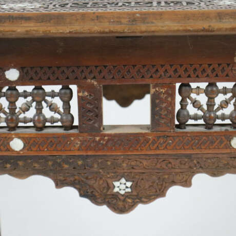 Beistelltisch in orientalischer Stilform, sog. "ma… - фото 13