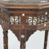 Beistelltisch in orientalischer Stilform, sog. "ma… - фото 14