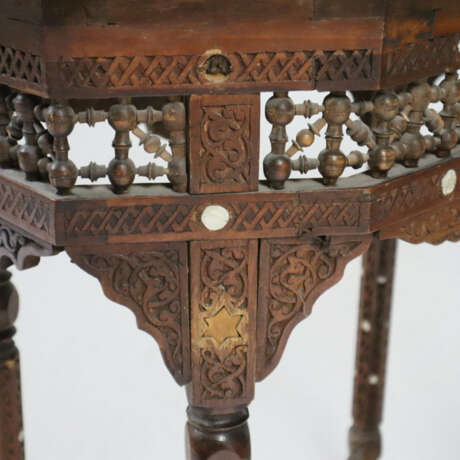 Beistelltisch in orientalischer Stilform, sog. "ma… - фото 16