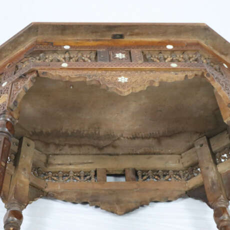 Beistelltisch in orientalischer Stilform, sog. "ma… - фото 17