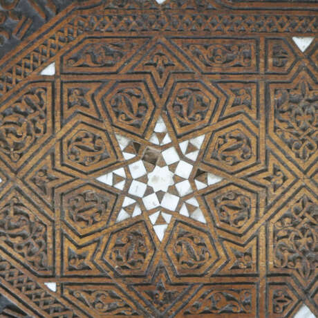Beistelltisch in orientalischer Stilform, sog. "ma… - фото 3