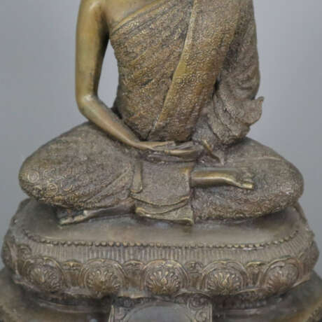 Sitzender Buddha auf Thronsockel - Thailand 20.Jh.… - photo 3