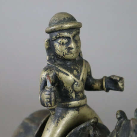 Reiter auf Pferd - Indien, gelbe Bronze, vermutlic… - Foto 3