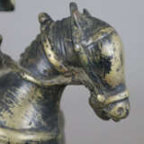 Reiter auf Pferd - Indien, gelbe Bronze, vermutlic… - Foto 4
