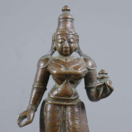 Figur der stehenden Lakshmi - Indien, ca. 19.Jh., … - photo 8
