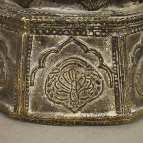 Bronzegefäß - wohl großes Tintenfass, Indien, unte… - Foto 7