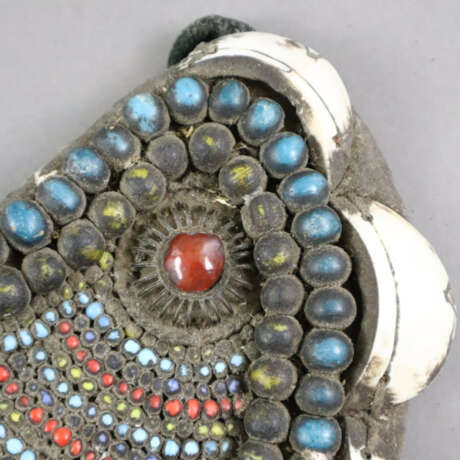 Große Textilhalskette mit Steinbesatz - Indien, ha… - photo 4