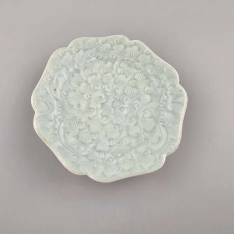 Qingbai-Schale - flache Schale auf Standring mit b… - photo 1
