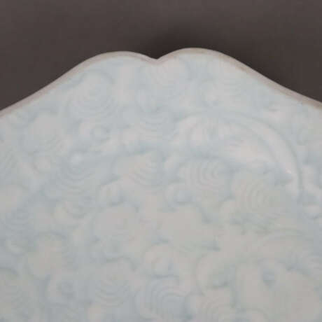 Qingbai-Schale - flache Schale auf Standring mit b… - photo 4