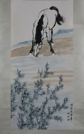 Chinesisches Rollbild -20.Jh.- Trinkendes Pferd, T… - photo 1