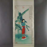 Chinesisches Rollbild -20.Jh.- Dame mit Fächer an … - photo 1