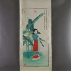 Chinesisches Rollbild -20.Jh.- Dame mit Fächer an …